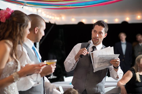 outdoor-wedding-with-bright-color