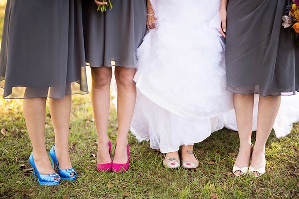 outdoor-wedding-with-bright-color