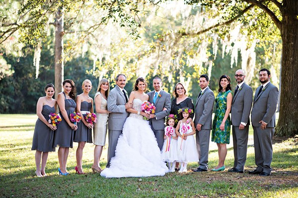 outdoor-wedding-with-bright-color