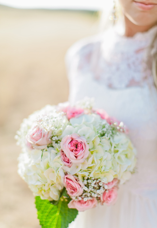pink rose and white hydrangea bouquet
