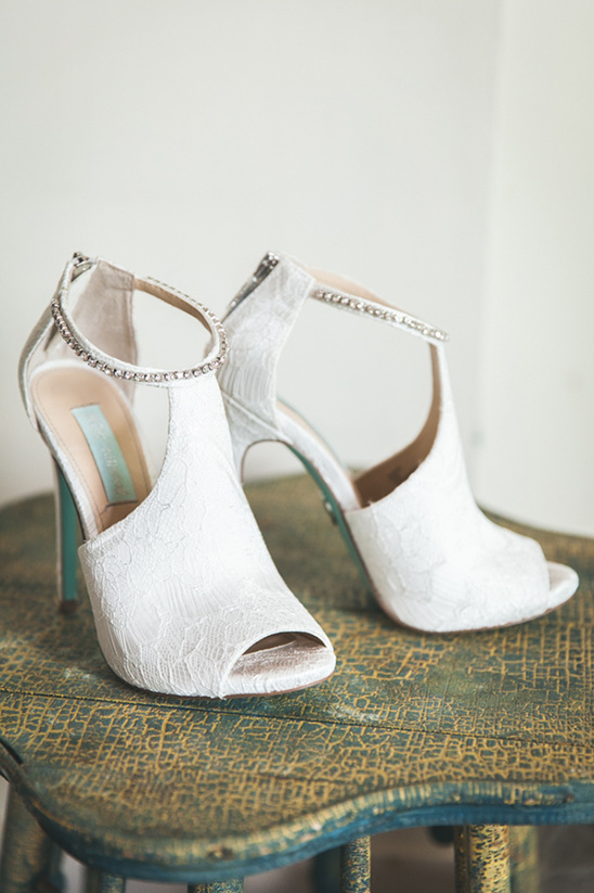 white lace wedding shoes