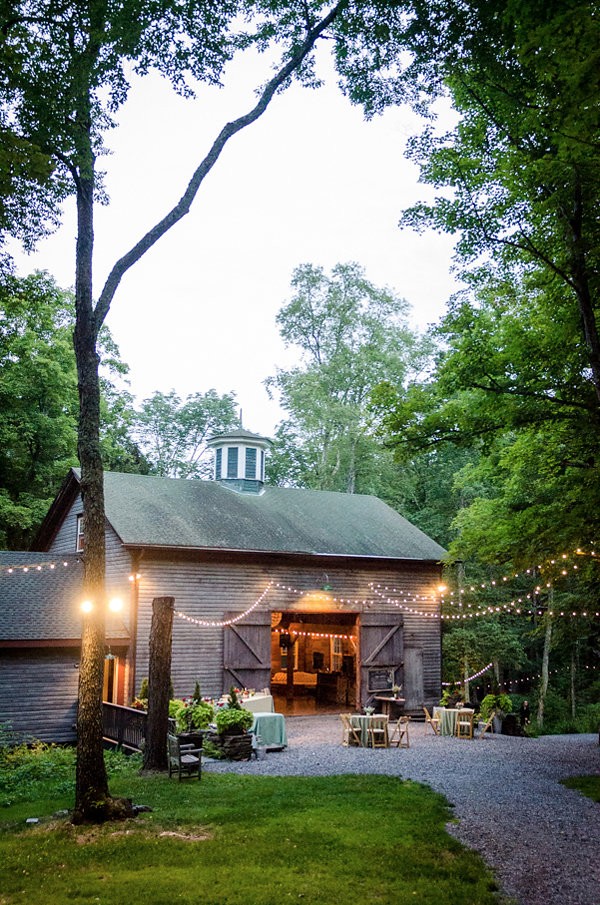 quiet-wedding-in-the-woods-at-the