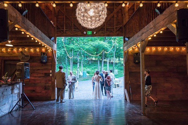 quiet-wedding-in-the-woods-at-the