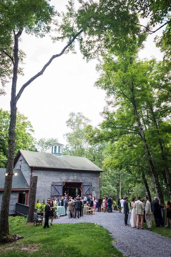 quiet-wedding-in-the-woods-at-the