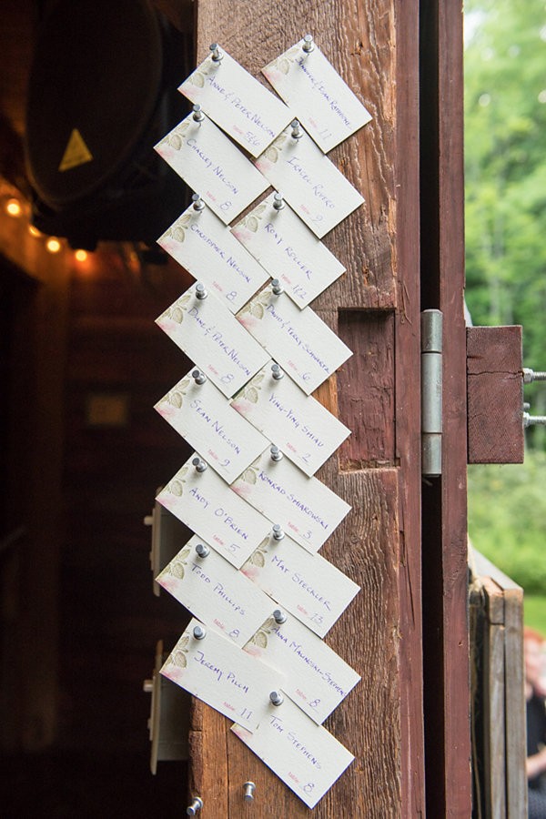 quiet-wedding-in-the-woods-at-the