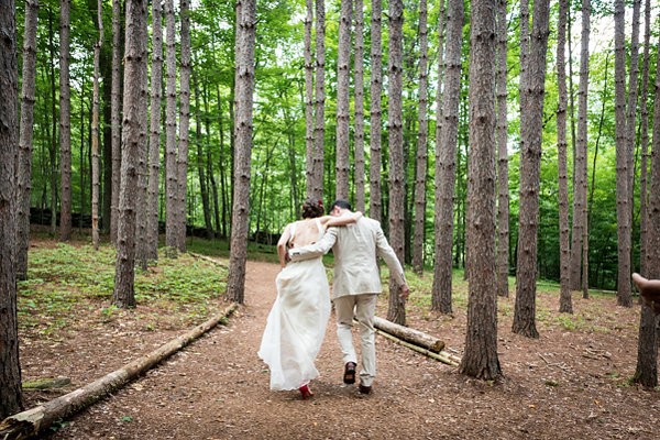 quiet-wedding-in-the-woods-at-the