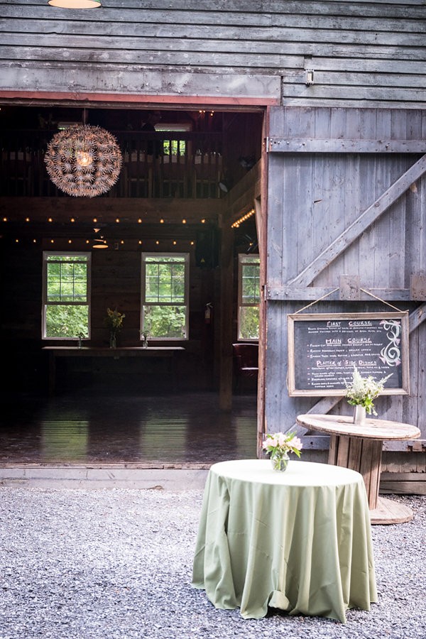 quiet-wedding-in-the-woods-at-the