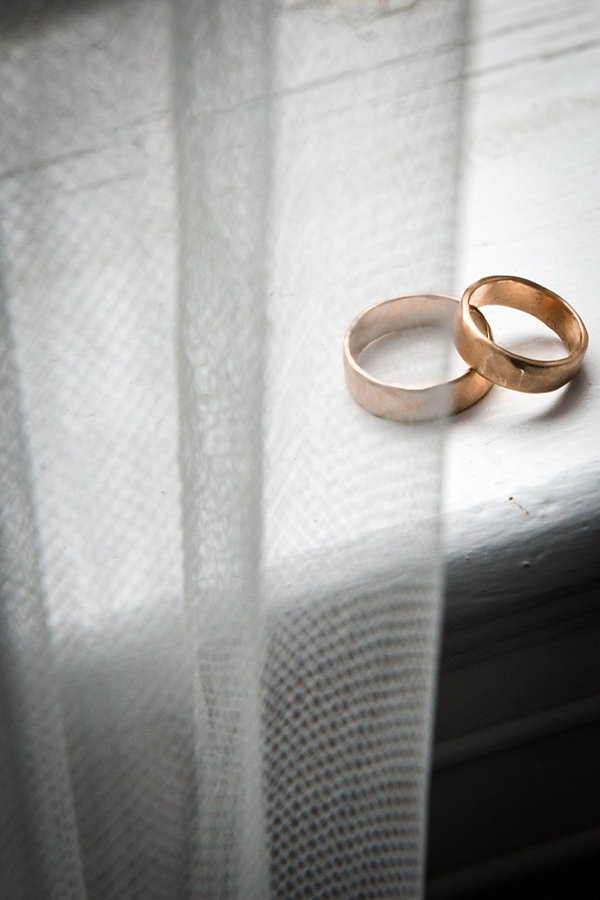 quiet-wedding-in-the-woods-at-the