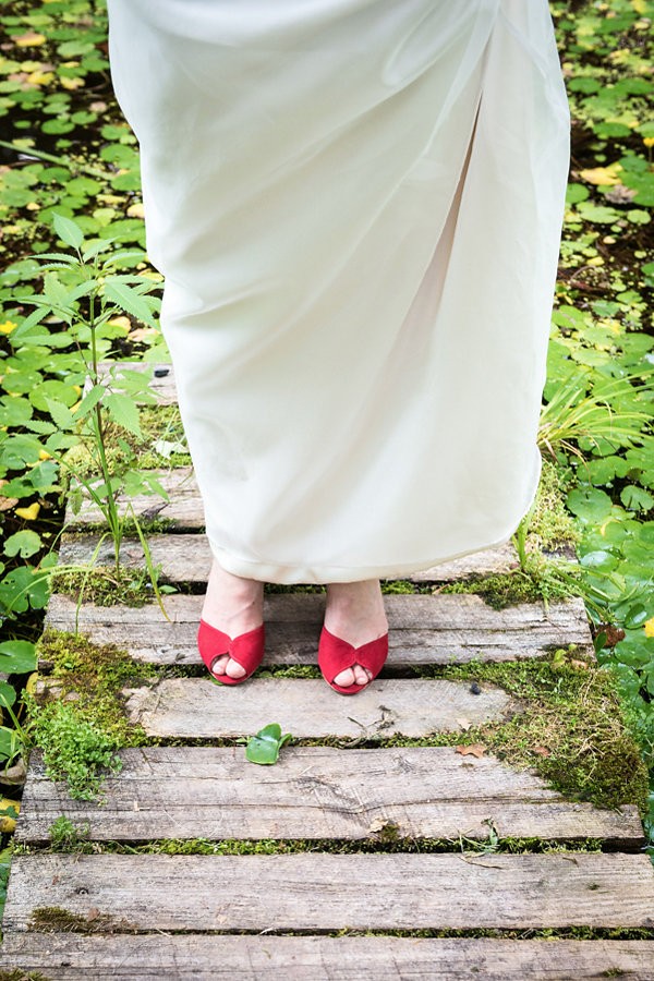 quiet-wedding-in-the-woods-at-the