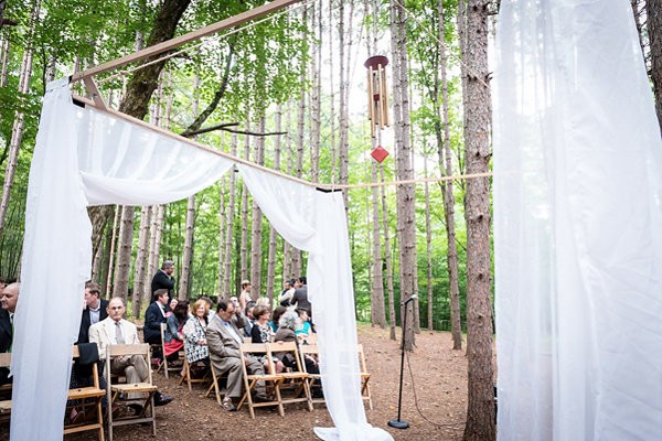 quiet-wedding-in-the-woods-at-the