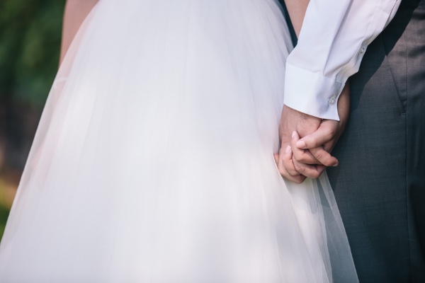 backyard-pink-gray-and-lace-wedding