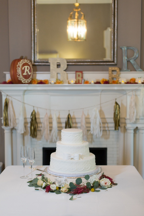 elegant wedding cake table