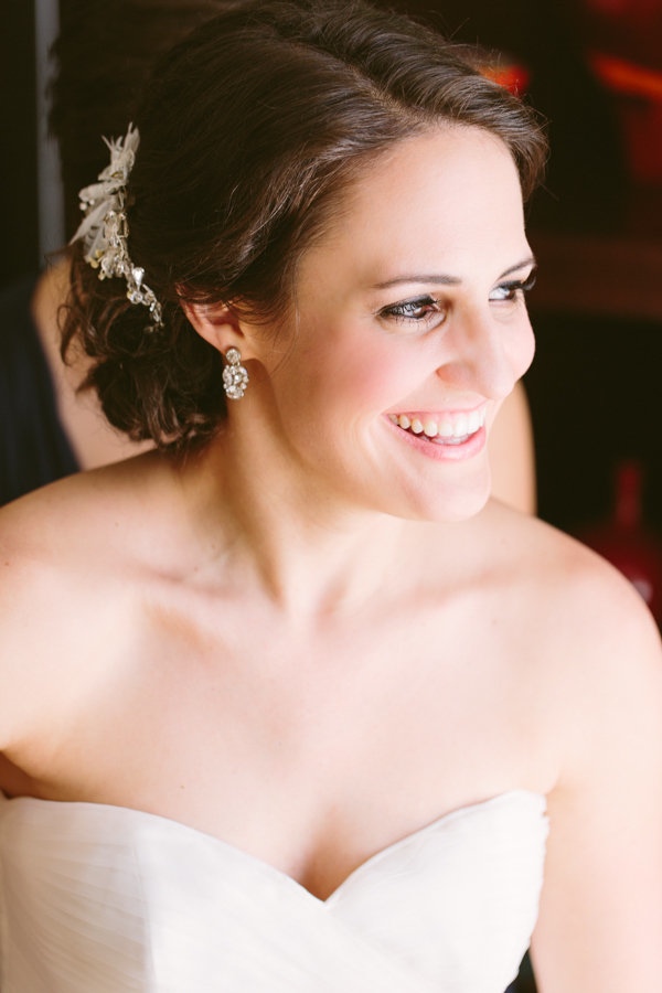 modern-museum-wedding-in-navy-and-white