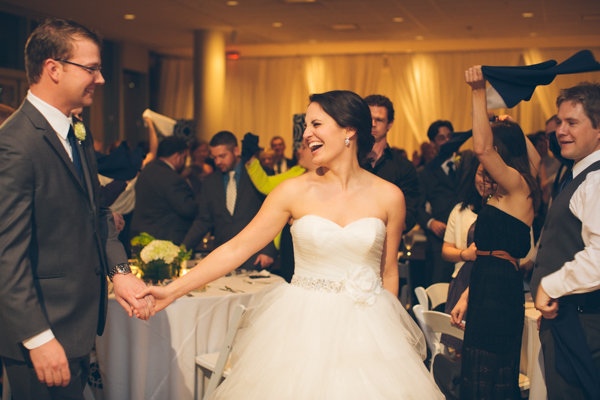 modern-museum-wedding-in-navy-and-white