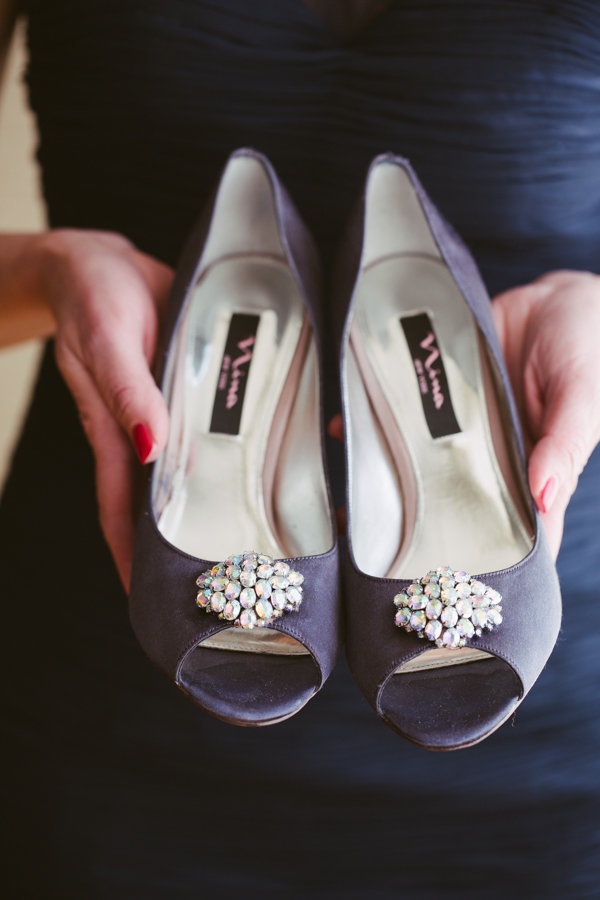 modern-museum-wedding-in-navy-and-white