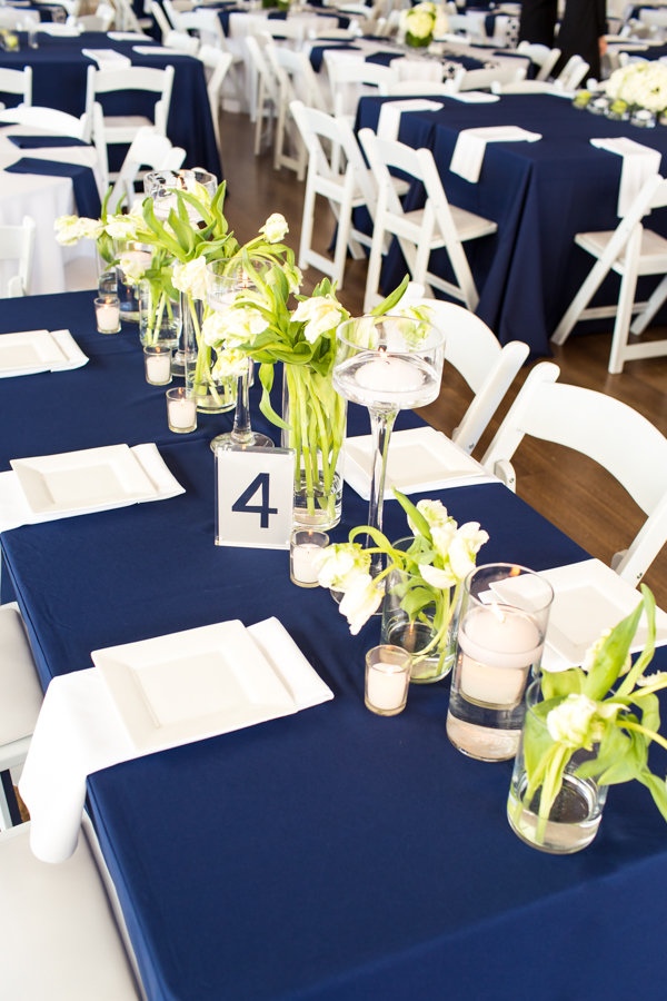 modern-museum-wedding-in-navy-and-white