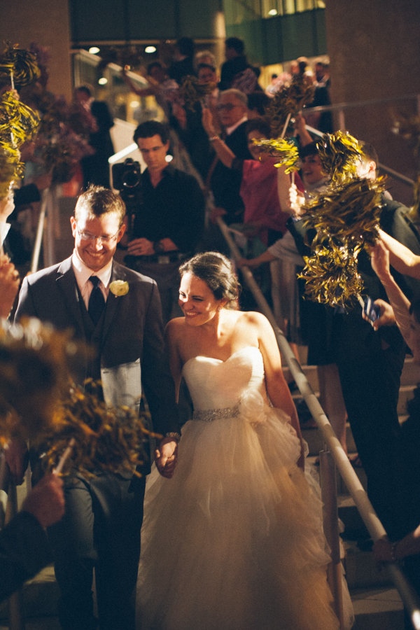 modern-museum-wedding-in-navy-and-white