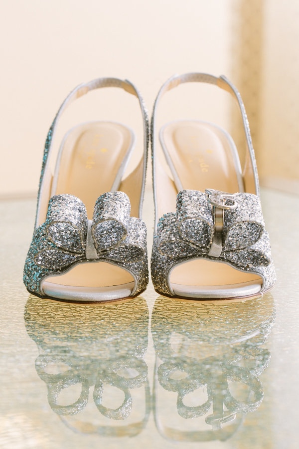 modern-museum-wedding-in-navy-and-white