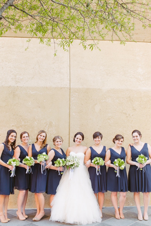 modern-museum-wedding-in-navy-and-white