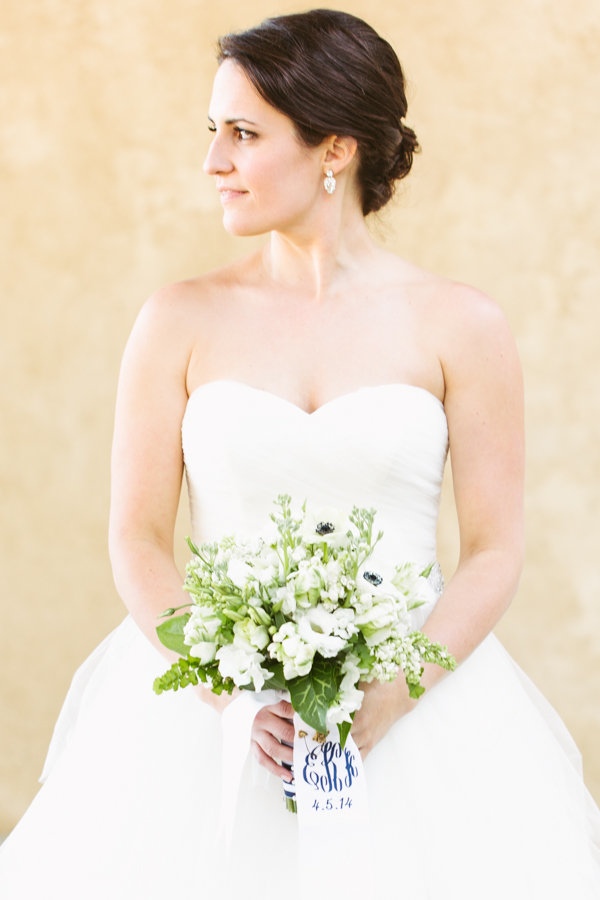 modern-museum-wedding-in-navy-and-white