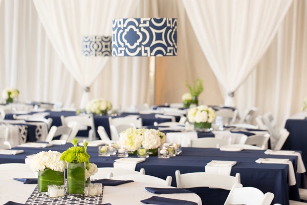 modern-museum-wedding-in-navy-and-white
