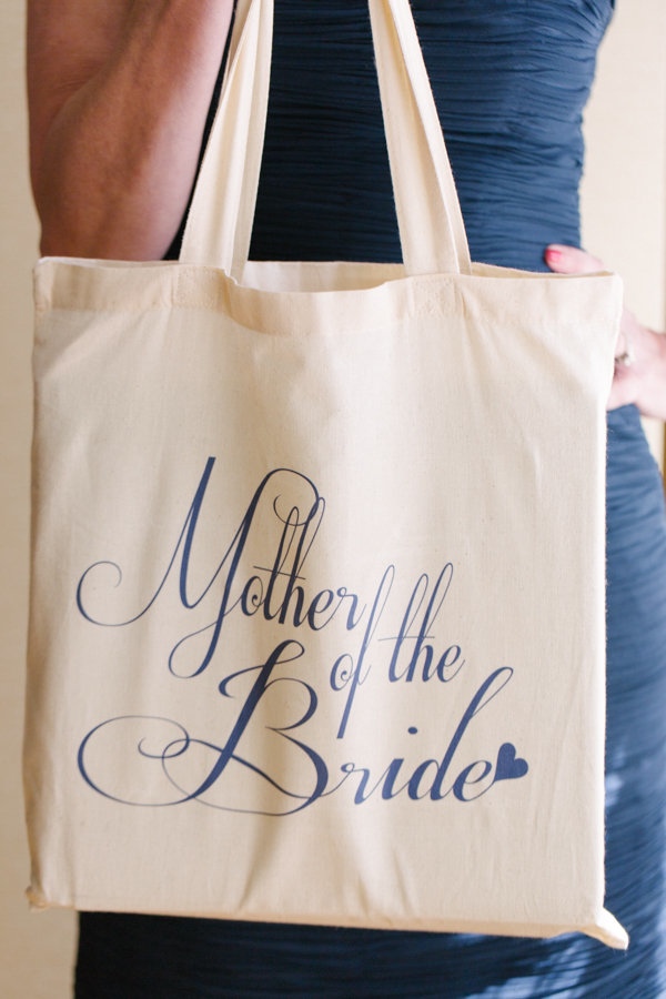 modern-museum-wedding-in-navy-and-white