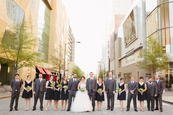 modern-museum-wedding-in-navy-and-white