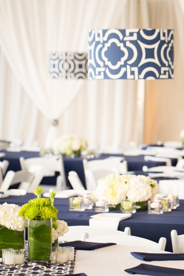 modern-museum-wedding-in-navy-and-white