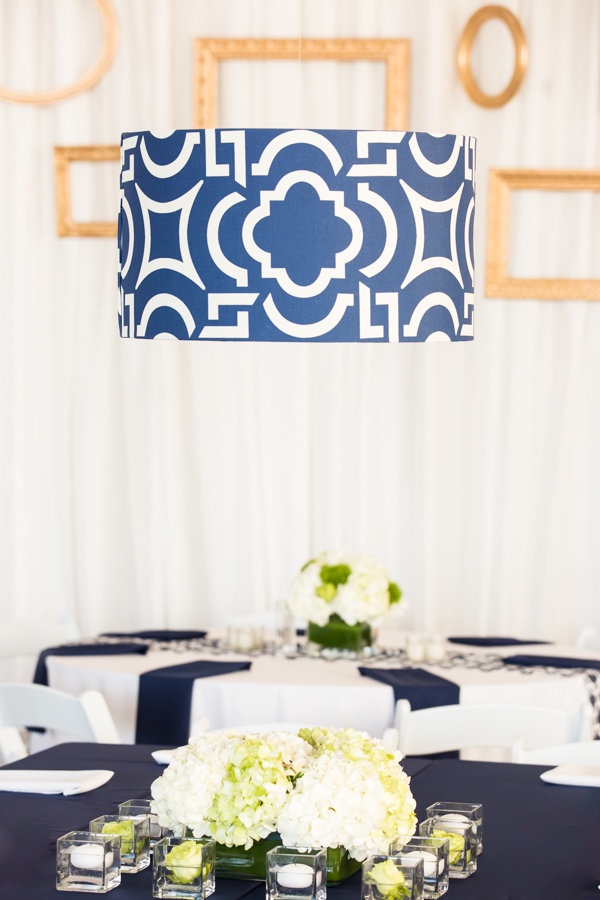 modern-museum-wedding-in-navy-and-white