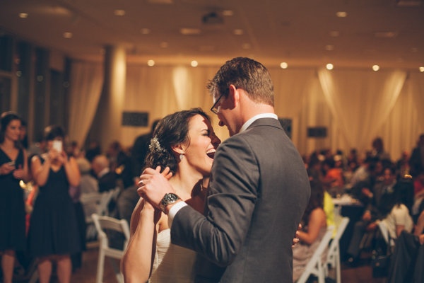 modern-museum-wedding-in-navy-and-white