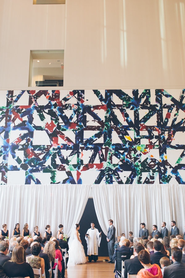 modern-museum-wedding-in-navy-and-white
