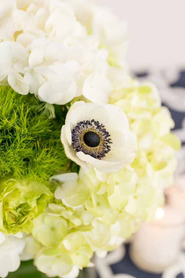 modern-museum-wedding-in-navy-and-white
