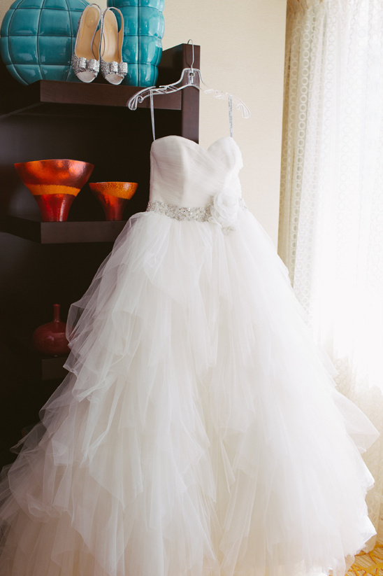 Modern Museum Wedding In Navy and White