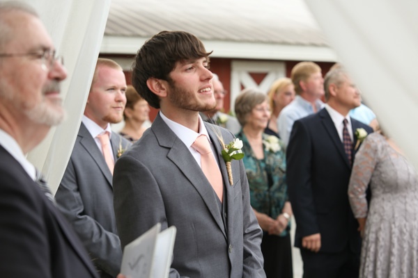 peach-and-white-nostalgic-wedding