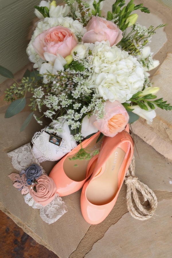 peach-and-white-nostalgic-wedding