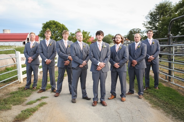 peach-and-white-nostalgic-wedding