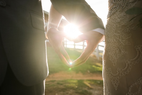 peach-and-white-nostalgic-wedding