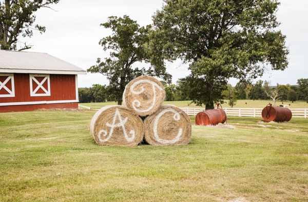 peach-and-white-nostalgic-wedding