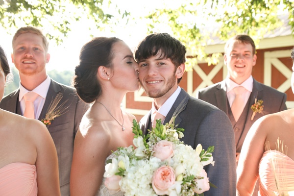 peach-and-white-nostalgic-wedding