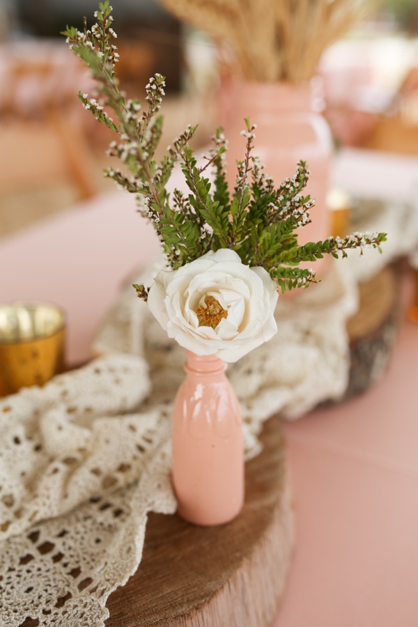peach-and-white-nostalgic-wedding