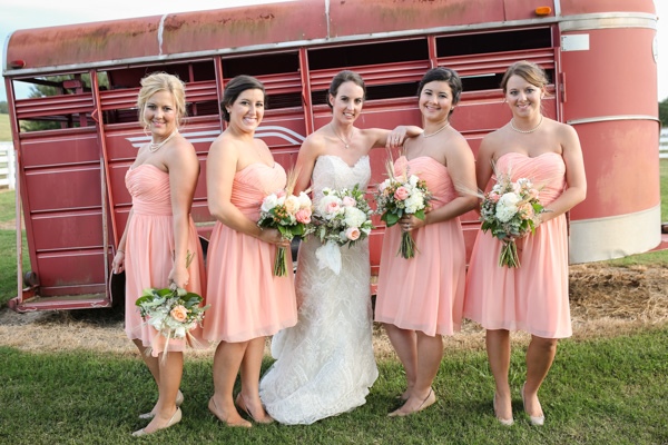 peach-and-white-nostalgic-wedding