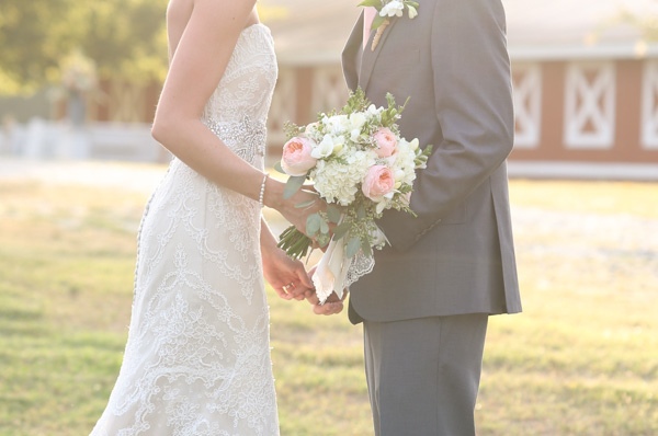 peach-and-white-nostalgic-wedding