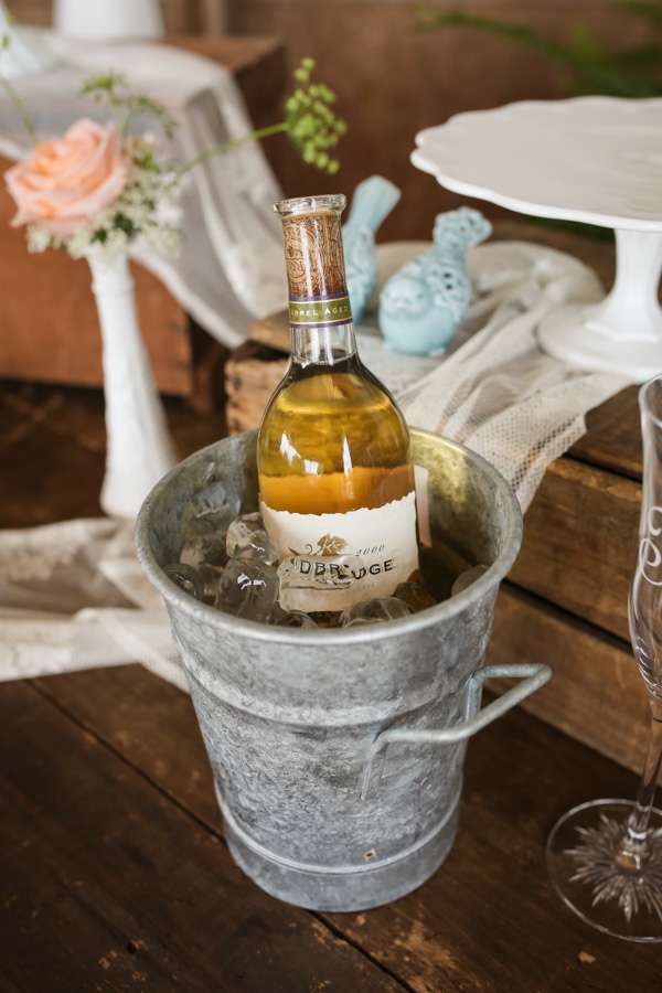 peach-and-white-nostalgic-wedding