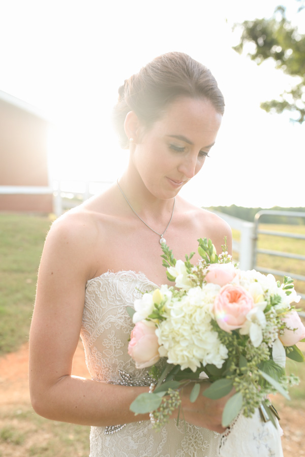 peach-and-white-nostalgic-wedding