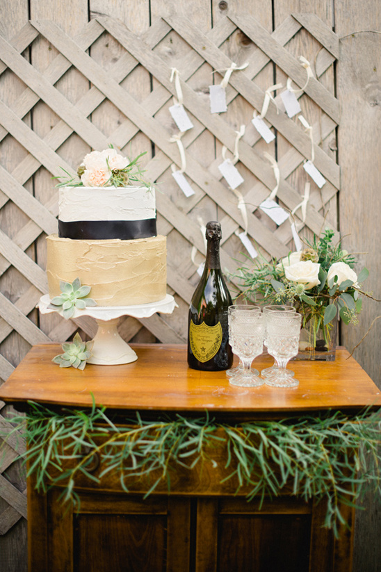 elegant and organic cake table
