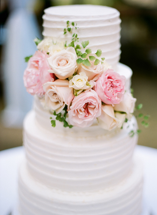 Elegant white wedding cake with pink and white rose floral decoration