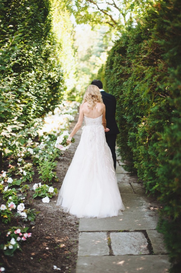 super-romantic-garden-wedding