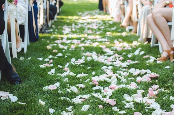 super-romantic-garden-wedding