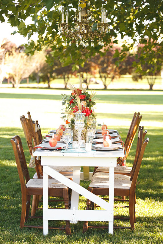 simple and classy outdoor reception