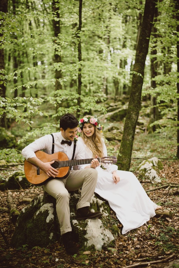 beautiful-and-bright-forest-wedding-in